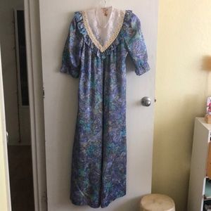 Vintage girls Muʻumuʻu